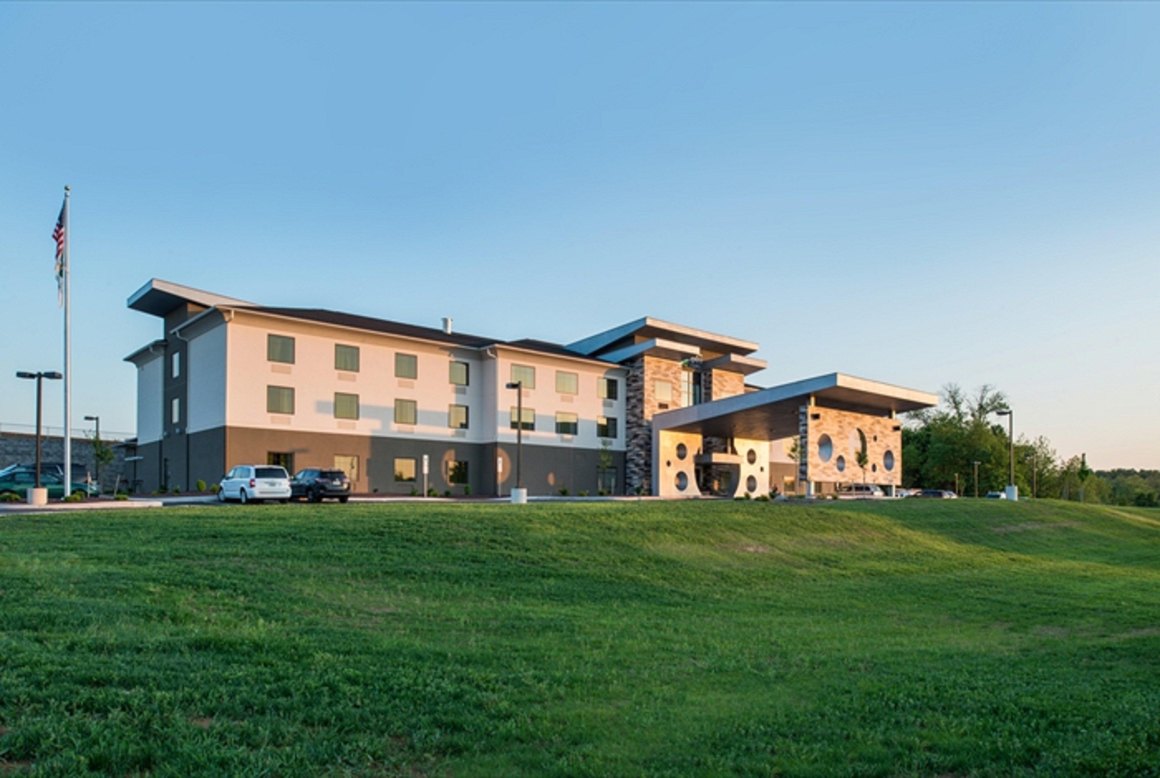 Holiday Inn Express & Suites Shippensburg By Ihg Exteriör bild
